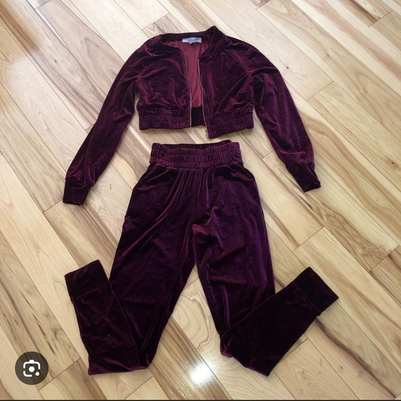 NWT Meshki Velour Tracksuit Set in Burgundy/Maroon - Picture 3 of 8